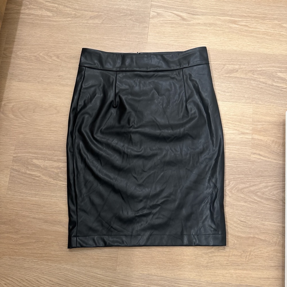Elegant Black Pencil Skirt